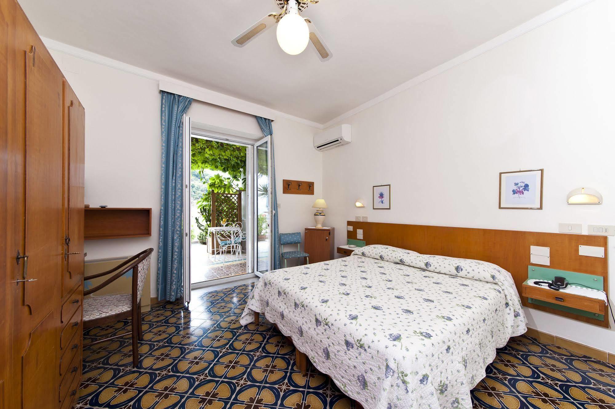 Hotel La Palma Sant'Angelo  Экстерьер фото