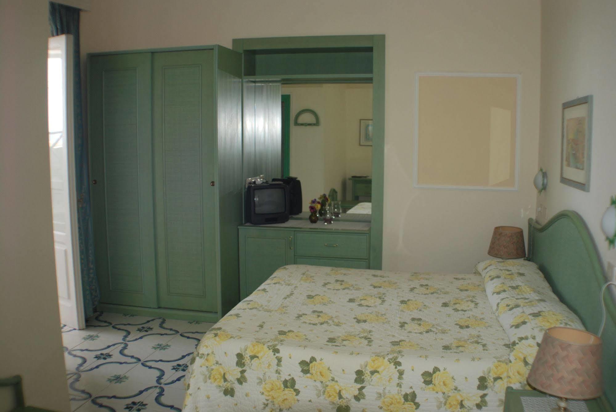 Hotel La Palma Sant'Angelo  Экстерьер фото