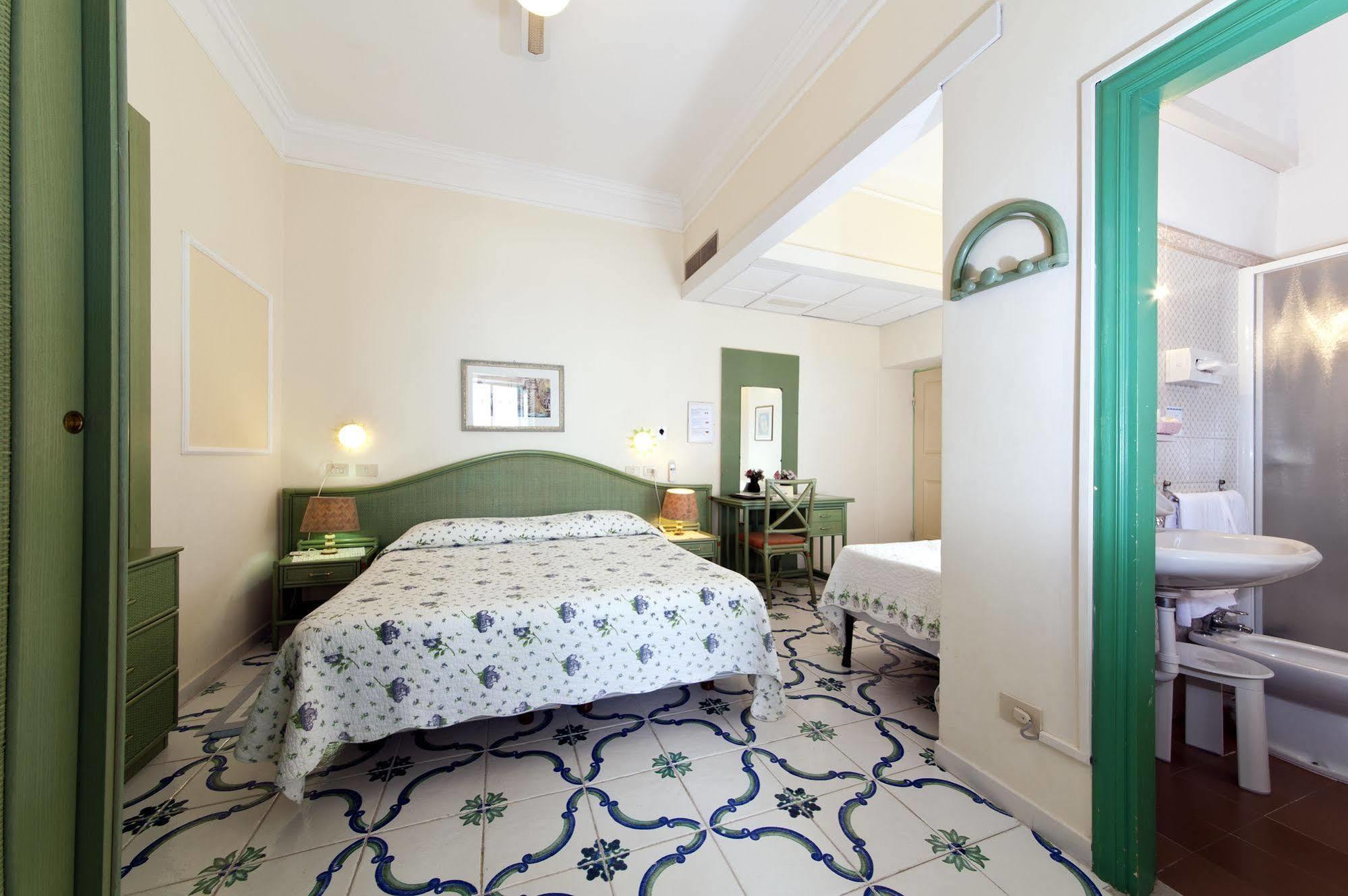 Hotel La Palma Sant'Angelo  Экстерьер фото